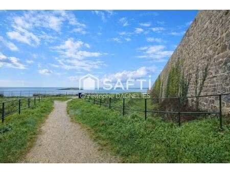 port-louis – t2 avec parking  à deux pas des plages