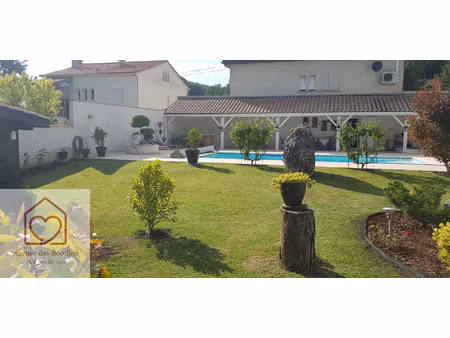 maison sur sous sol complet avec piscine  montaigu de quercy