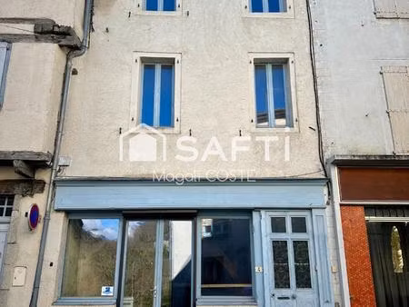 bien atypique de plus de 350m² au cœur du village