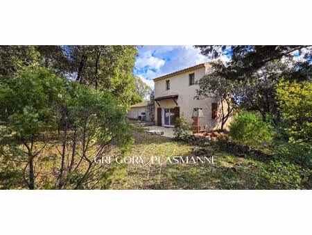 maison de 2 chambres en impasse dans un des plus beau quartier de sainte-anastasie !