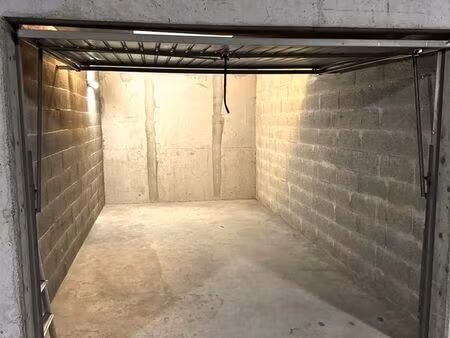 grand garage sécurisé proche douane moillesulaz