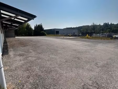 location place de stationnement sur terrain sécurisé pour stationnement de camions  campin