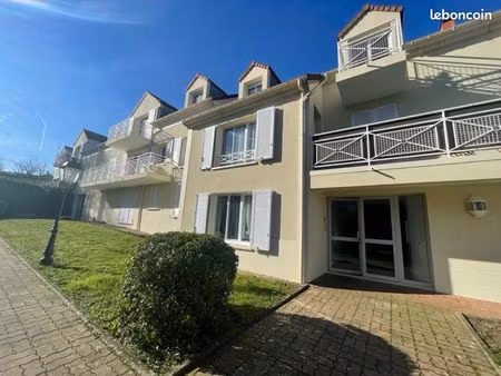 grand studio 30m2 meublé avec coin nuit