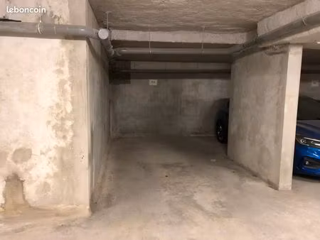 place de parking en sous-sol sécurisé