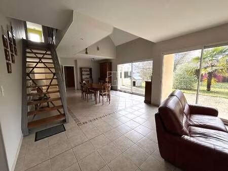 vente maison à neuville-sur-sarthe (72190) : à vendre / 171m² neuville-sur-sarthe