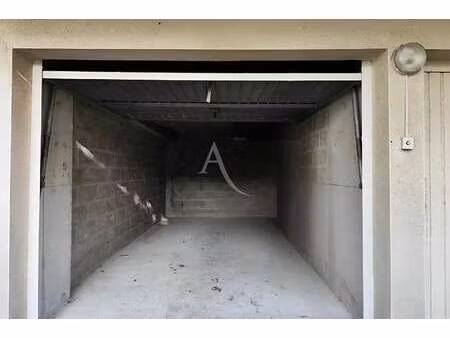 vente garage et parking aux sables-d'olonne (85100) : à vendre / 14m² les sables-d'olonne