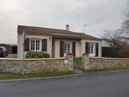location maison à saint-prouant (85110) : à louer / 89m² saint-prouant