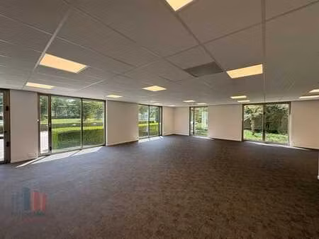 149 m² instapklare kantoren in het moderne latem business...