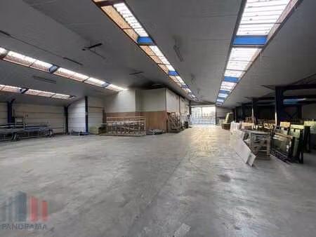 1.130 m² magazijn met kantoor en 500 m² buitenterrein