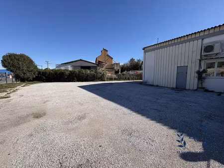 location locaux professionnels 212 m² à brignoles (83170)  3 100 €