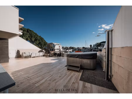 port camargue - bien d’exception en première ligne sur le port - double marina avec ponton