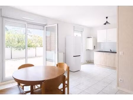 charmant deux pièces avec terrasse proche de la patinoire