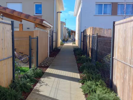 appartement type 2 avec terrasse et jardin
