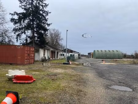 santeny (94) - à louer - site avec locaux d'activité  hangars et bureaux de 1 100 m²