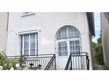 centre de bonnieres sur seine au calme jolie maison mitoyenne d'un cote avec jardin