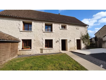 maison ancienne au centre de naintre