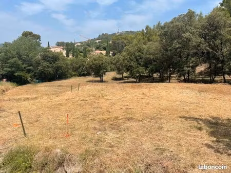 terrain 800 m² taradeau