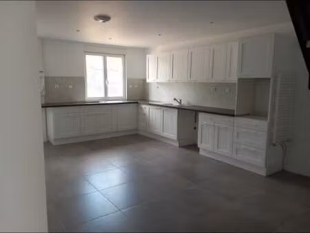 dispo 22 mars. dpe a. 170m2 5ch dont 2 suites au calme