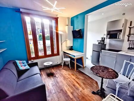studio meublé 23m²  8 mn à pieds r.e.r
