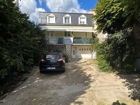 f3 dans un petit immeuble