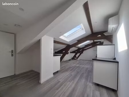 appartement 3 pièces (bureau + mezzanine) => (1 070 avec eau)