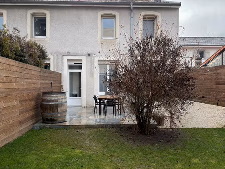 appartement avec son jardin plein de charme entièrement réno