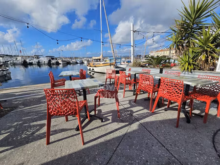 fond de commerce port du brusc ( crêperie et glacier )
