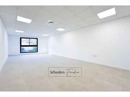 local professionnel à louer la seyne sur mer 1 pièce(s) 34m2 990€/mois ht/hc