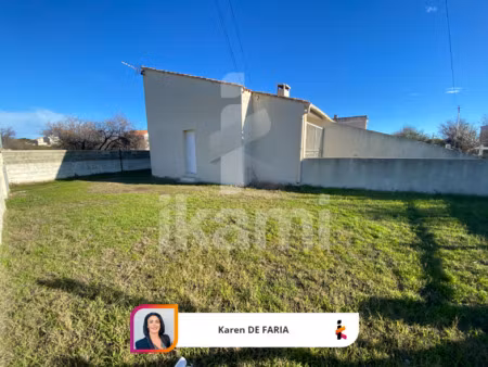 maison bord de mer  avec terrasse et jardin