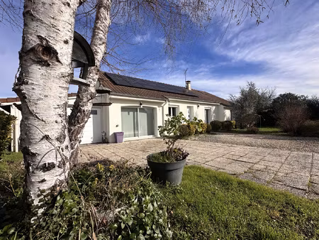 maison de plain-pied dans quartier résidentiel