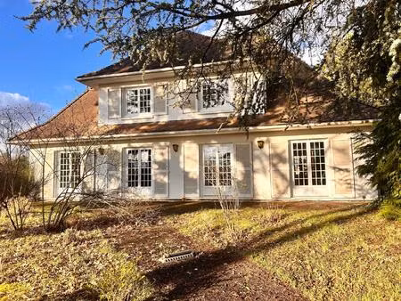 maison bourgeoise - proche commodités - piscine couverte et chauffée