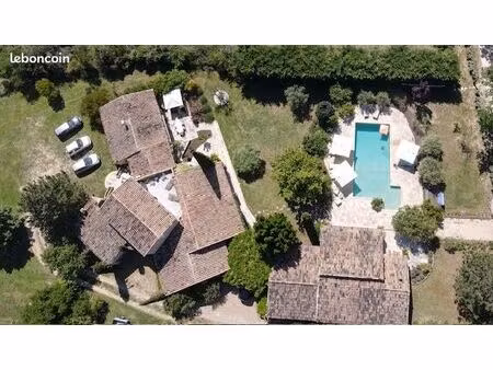 villa de 300 m² 6 chambres au cœur du luberon au calme sans vis à vis proche de l'ensemble