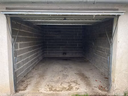 parking / box chatellerault 13 m2