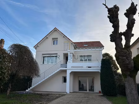 quartier jasmin maison de 220m2 avec jardin et véranda