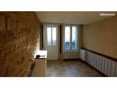 location individuelle avec cave jardin clos et parking