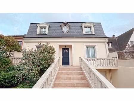 maison 7 pièces - 225 m²