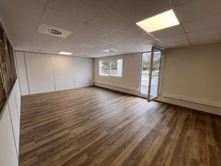 plateau de bureaux 246 m2 - la farlède - excellent état