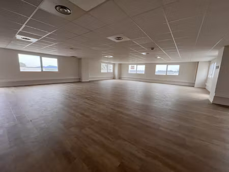 plateau de bureaux 272 m2 - la farlède - excellent état