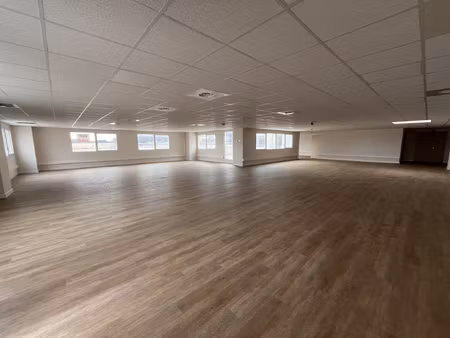 plateau de bureaux 519 m2 - la farlède - excellent état