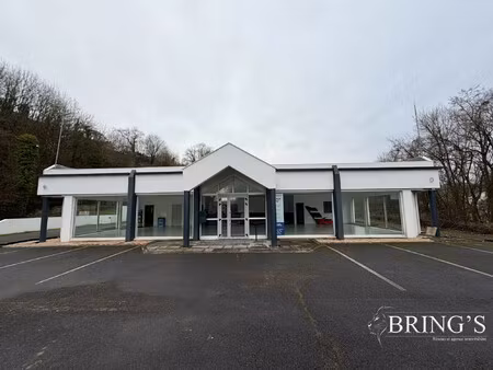 grand local commercial 500 m² avec vitrine et parking – val d