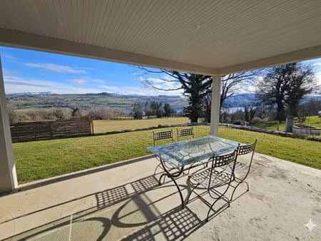 maison sur les hauteur de paladru avec vue lac et montagnes