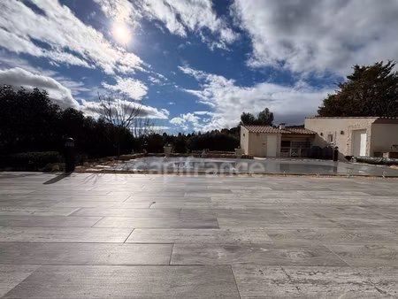 poussan(34)  à vendre maison 4 faces  p6  surface 140 m2  terrain 922 m2  piscine  garage 