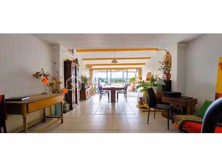 a vendre maison magnifique de 5 pièces   avec un jardin privé et 2 terrasses sur venelles