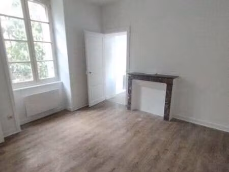 location appartement 2 pièces à laval centre-ville cathédrale (53000) : à louer 2 pièces /