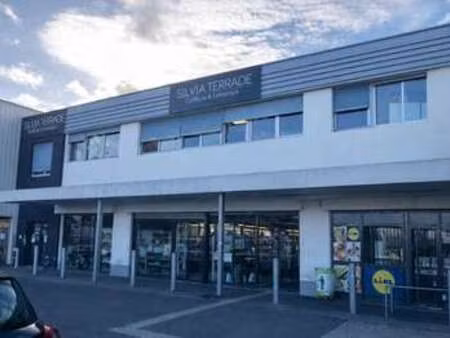 location bureaux et commerces à angers (49000) : à louer / 868m² angers