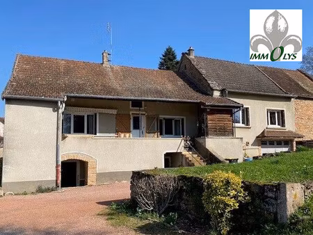 dans village de charme  maison traditionnelle