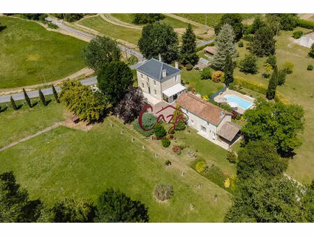 demeure en pierre avec gîte  parc 1 5 hectare et étang