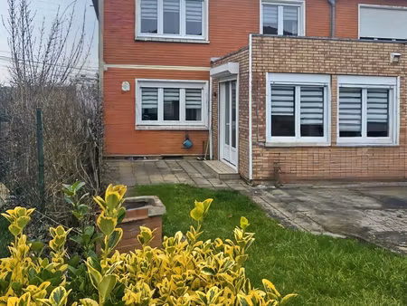 maison de résidence de construction traditionnelle ( 3 chambres  jardin  garage en sous-so