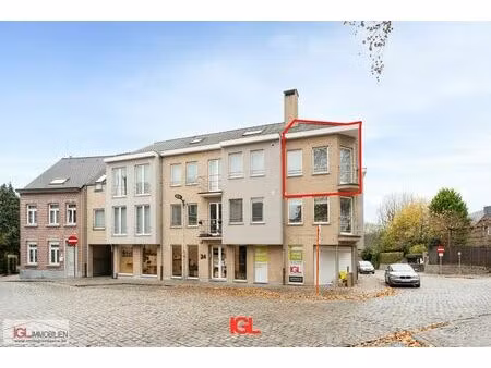 ruim duplexappartement met 4 slaapkamers  2 badkamers en terras te koop op de rink – centr