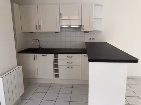 montesson village - f2 de 43 m2 avec dressing et cave